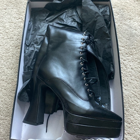 NWT Pointed lace up boots - Picture 1 of 1